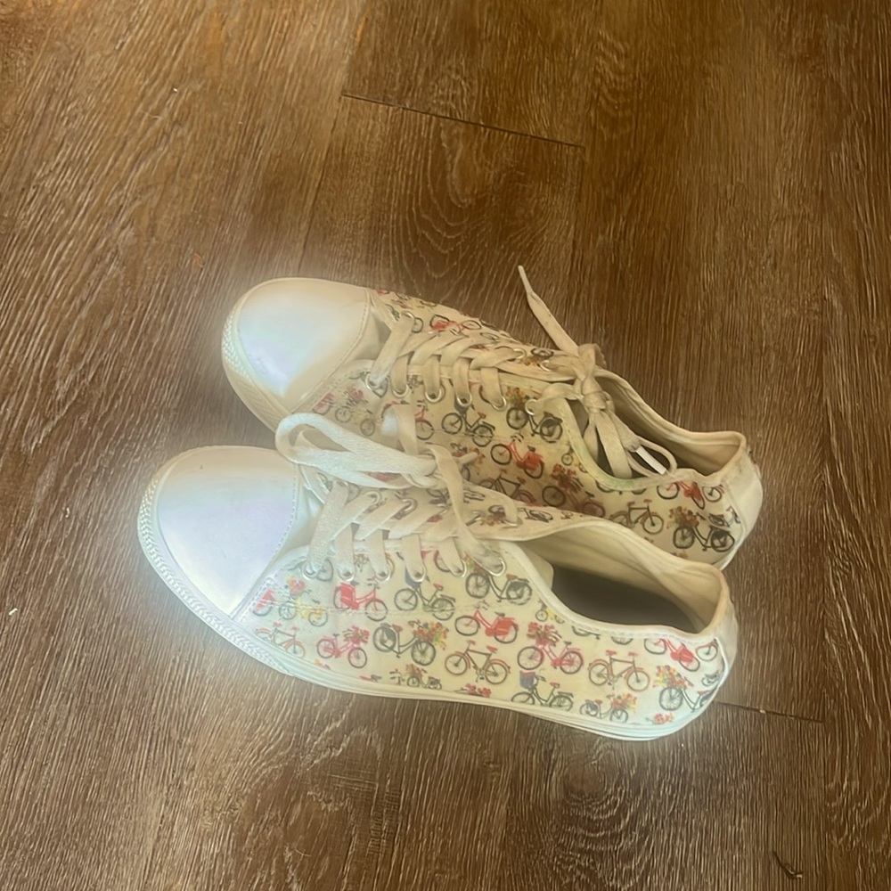 Low top Sneakers in bike print! Preloved 9.5